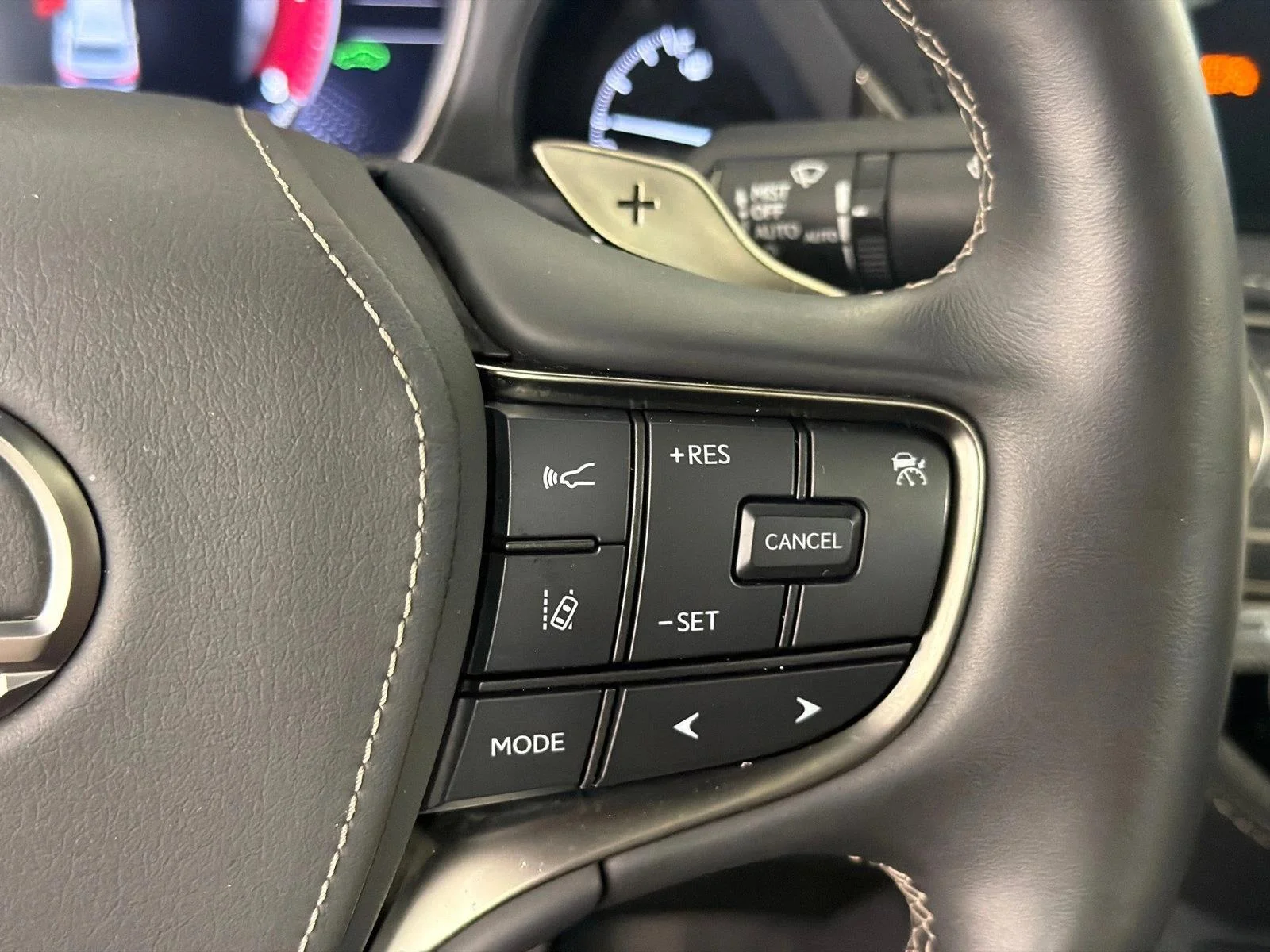 Used 2022 White Lexus LS 500 image 28