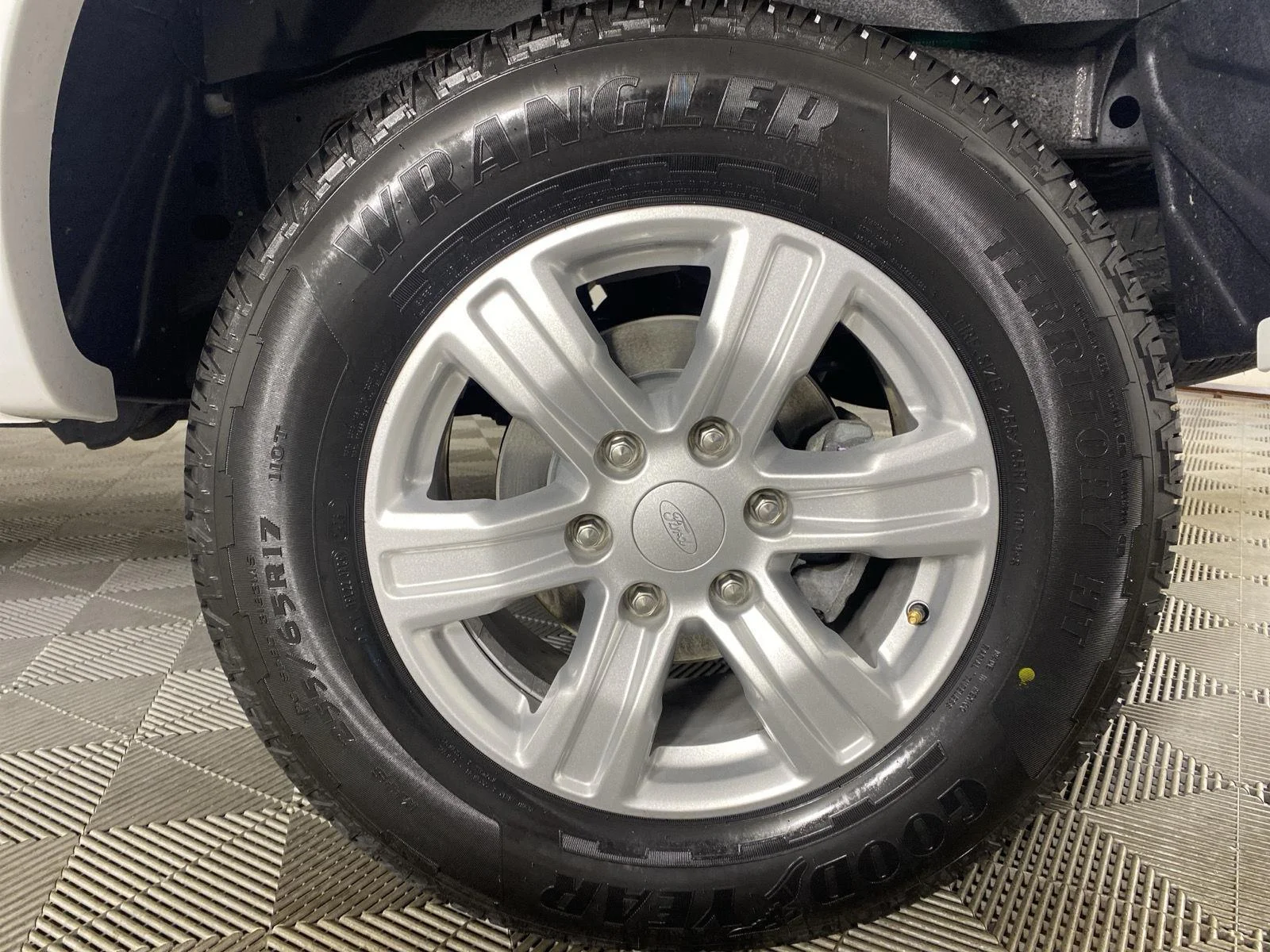 Used 2023 Oxford White Ford XLT image 18