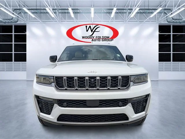 New 2026 Bright White Clear-Coat Exterior Paint Jeep Limited image 8