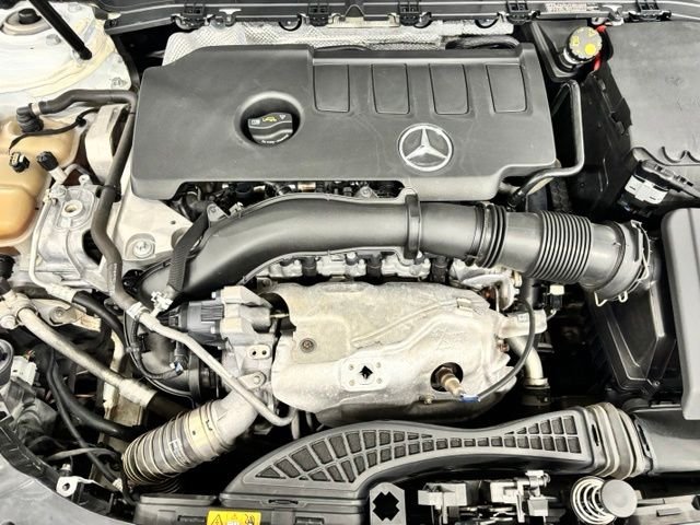 Used 2020  Mercedes-Benz GLB 250 image 24