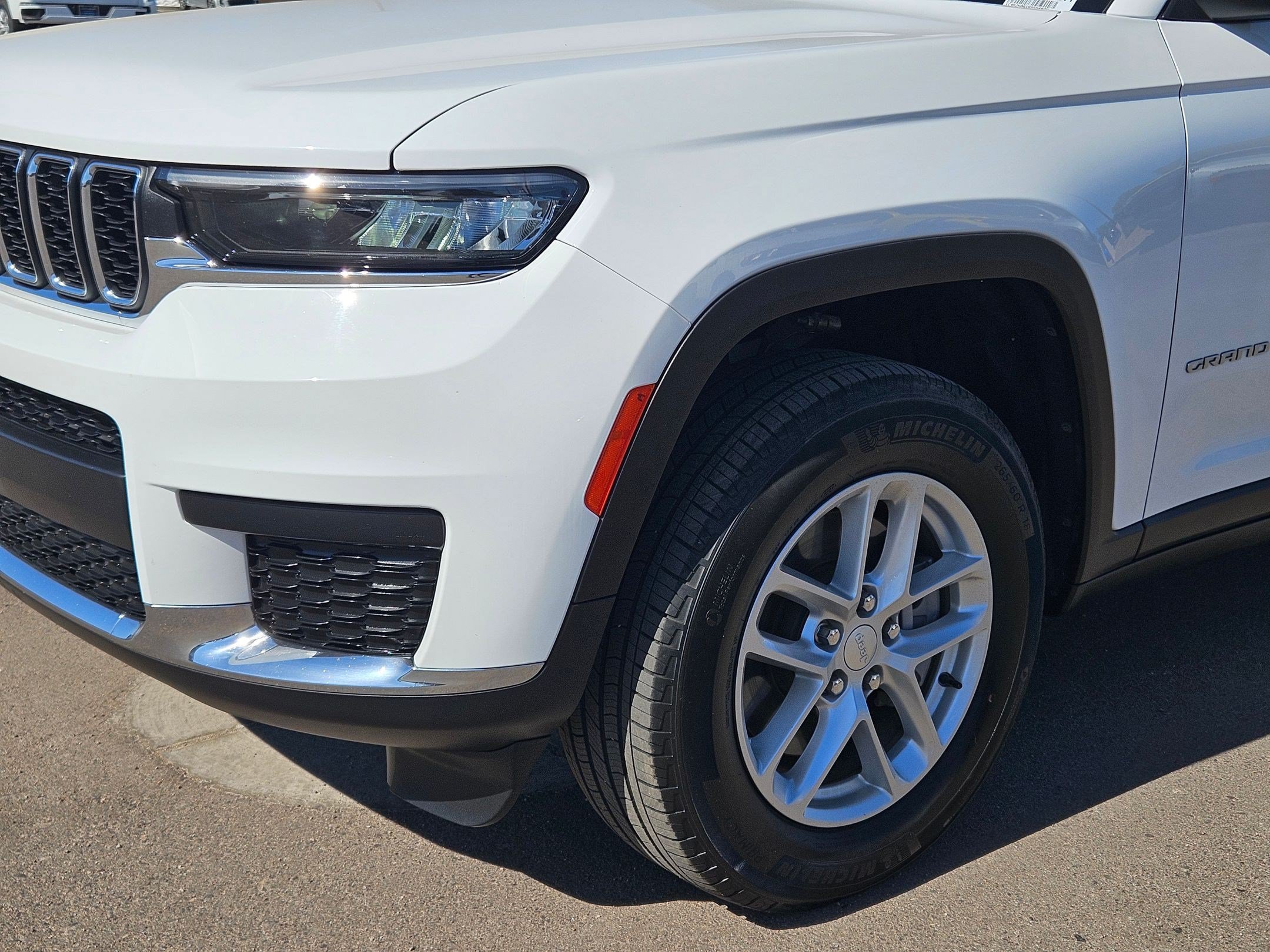Used 2024 White Jeep Laredo 4x4 image 11