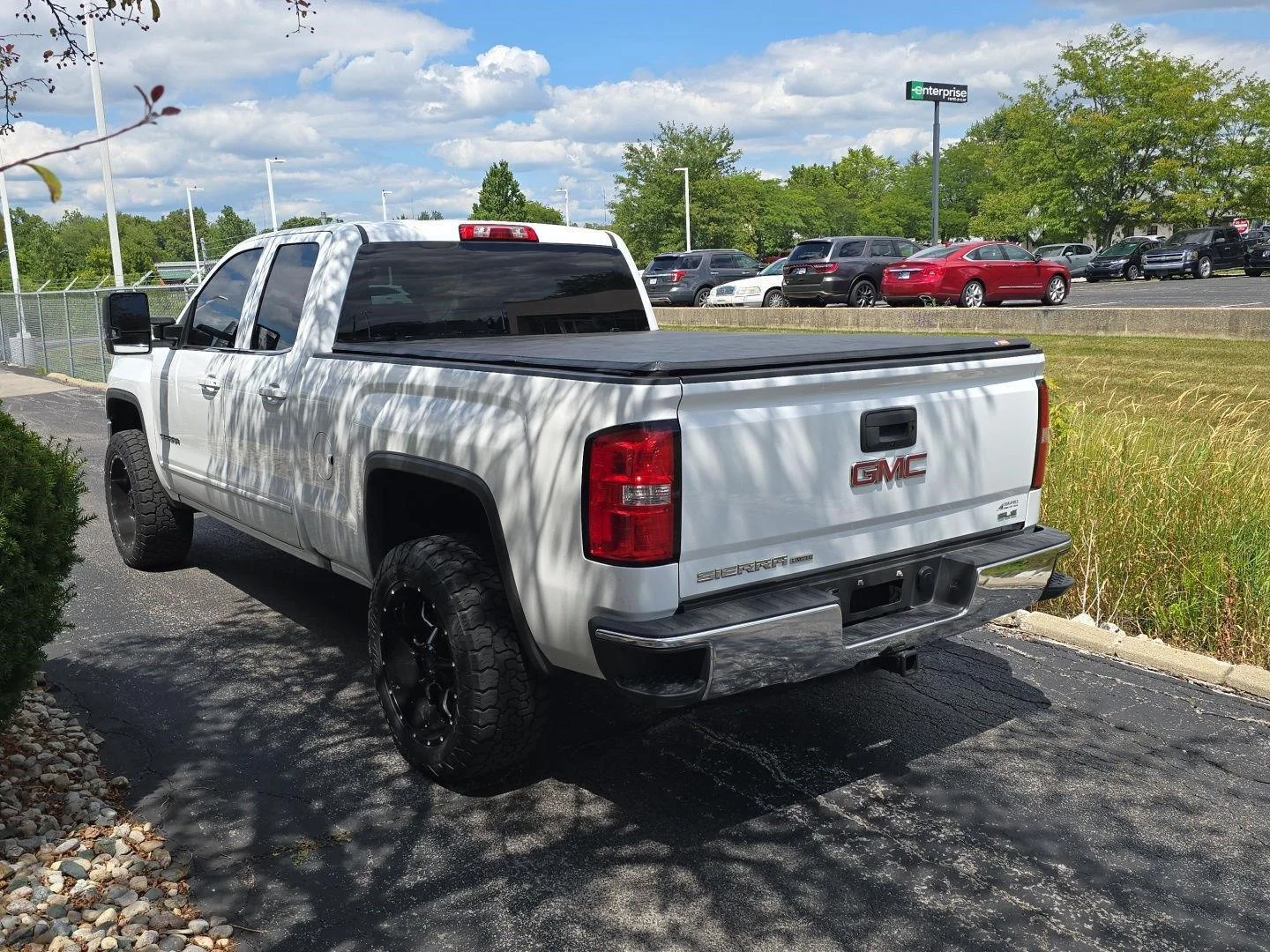 Used 2019 Summit White GMC SLE image 7