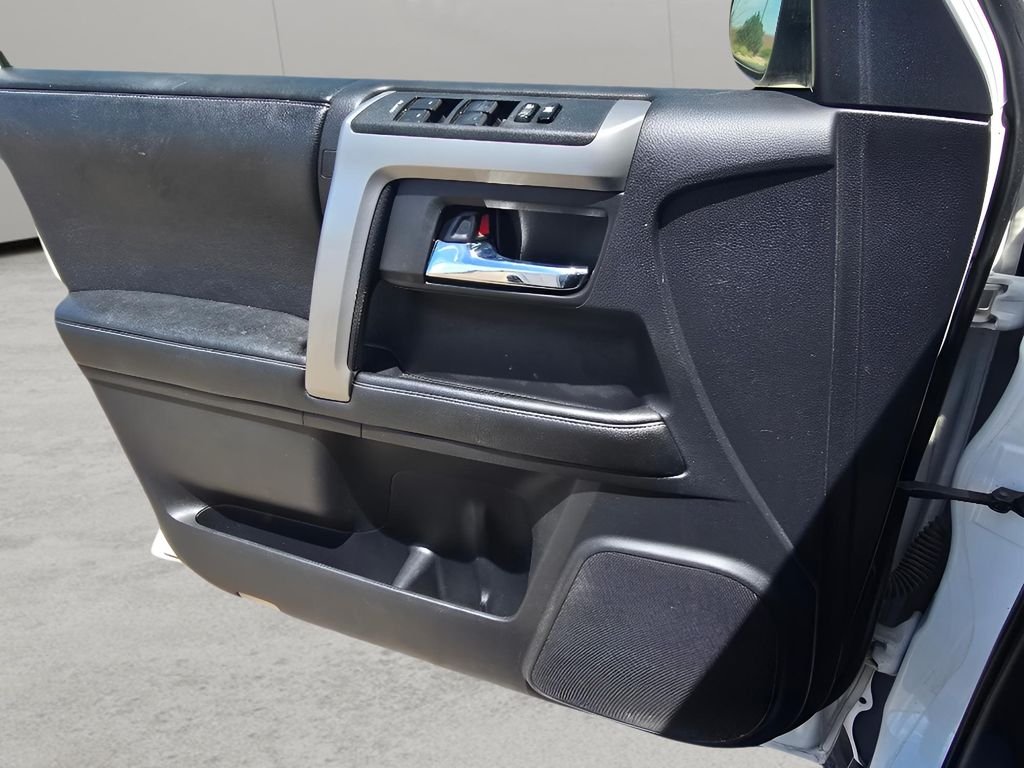 Used 2014 Super White Toyota SR5 image 22