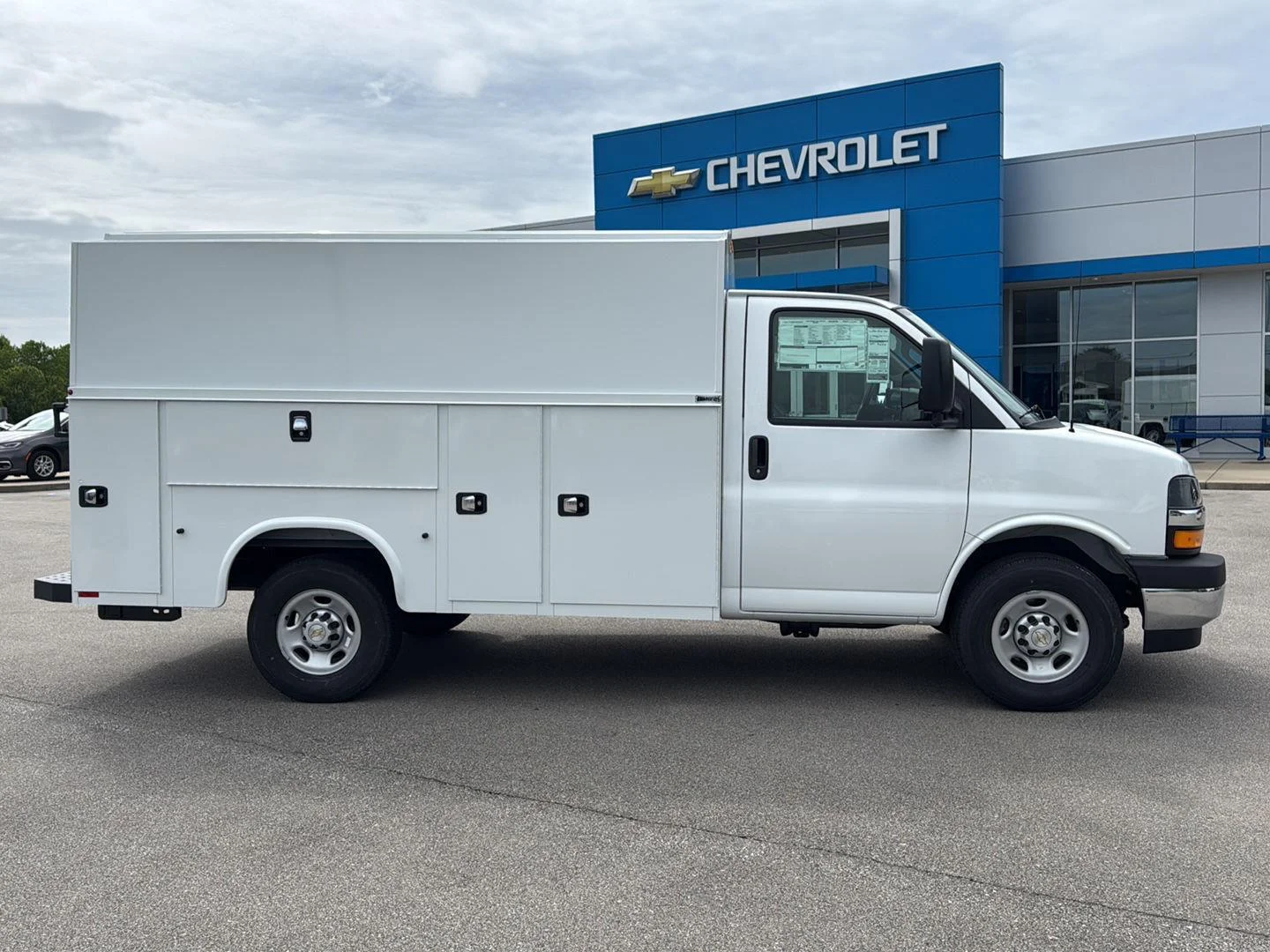 New 2026 Summit White Chevrolet 1WT image 7