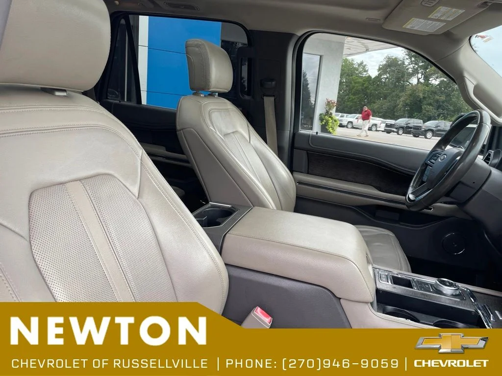 Used 2018 White Ford Limited image 9