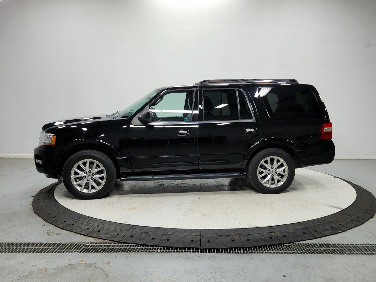Used 2017 Black Ford Limited image 5