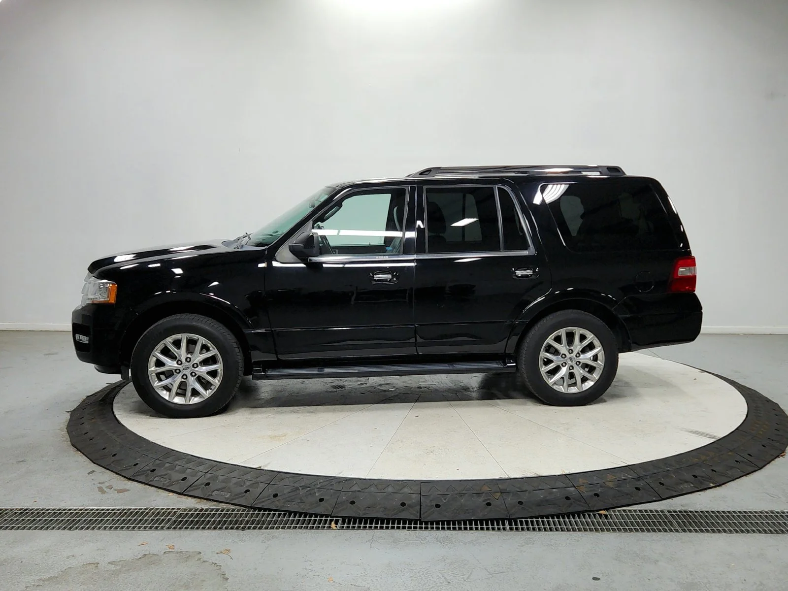 Used 2017 Black Ford Limited image 5