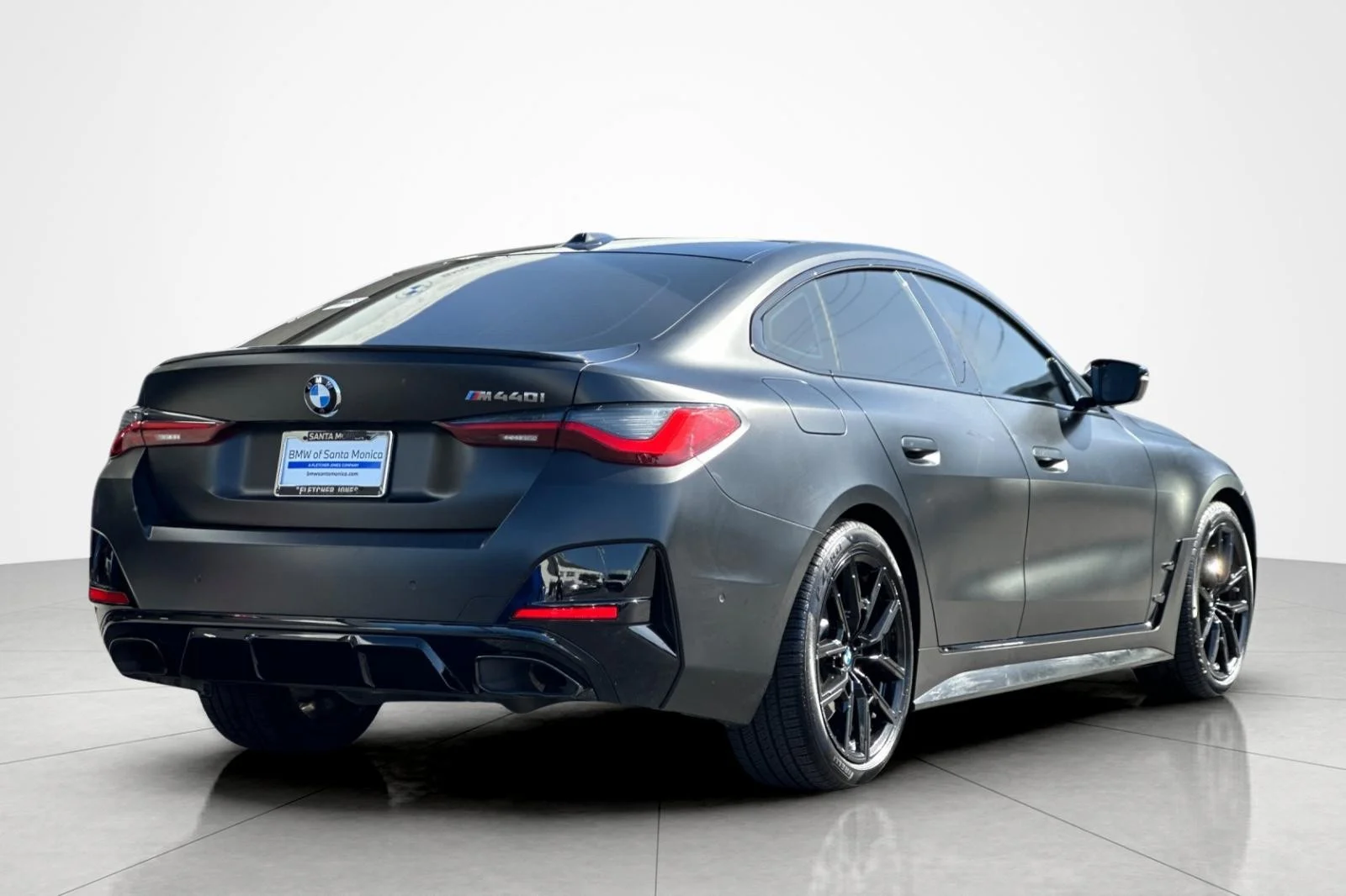 Used 2024 Black Sapphire Metallic BMW M440i image 5