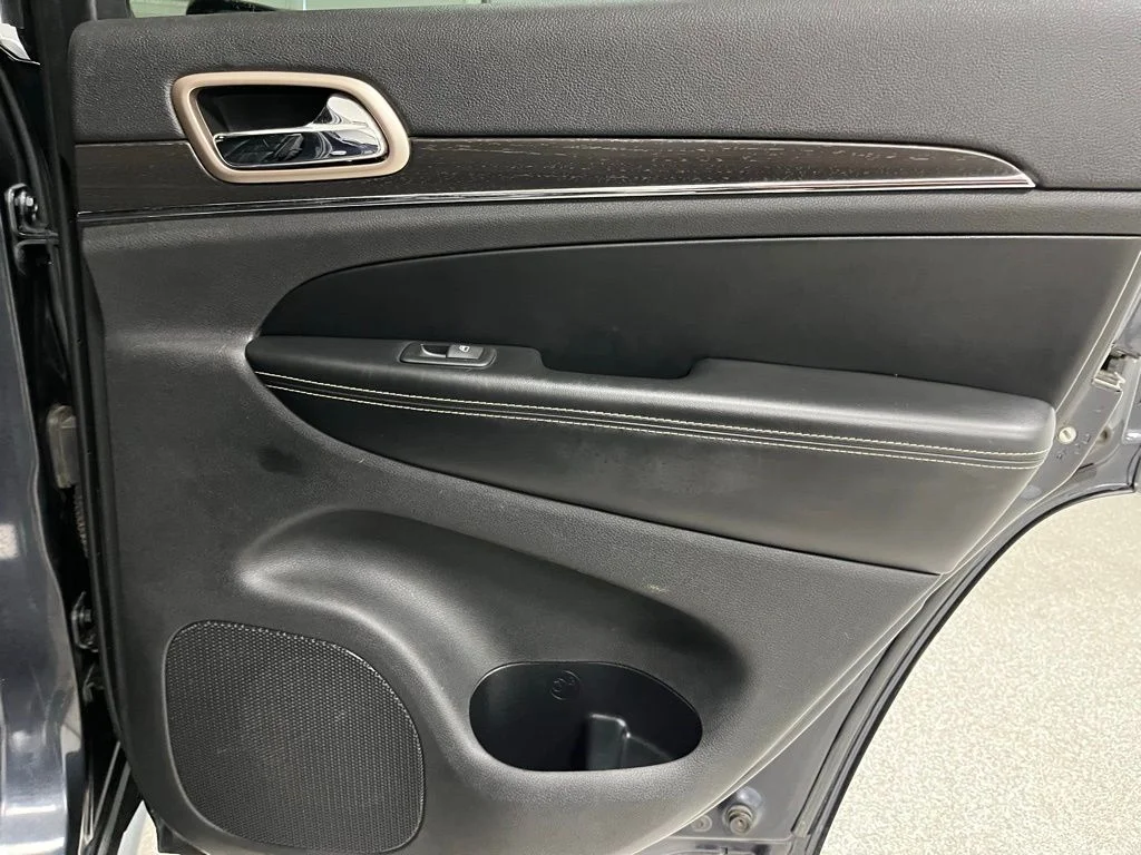 Used 2016 Gray Jeep Limited image 51