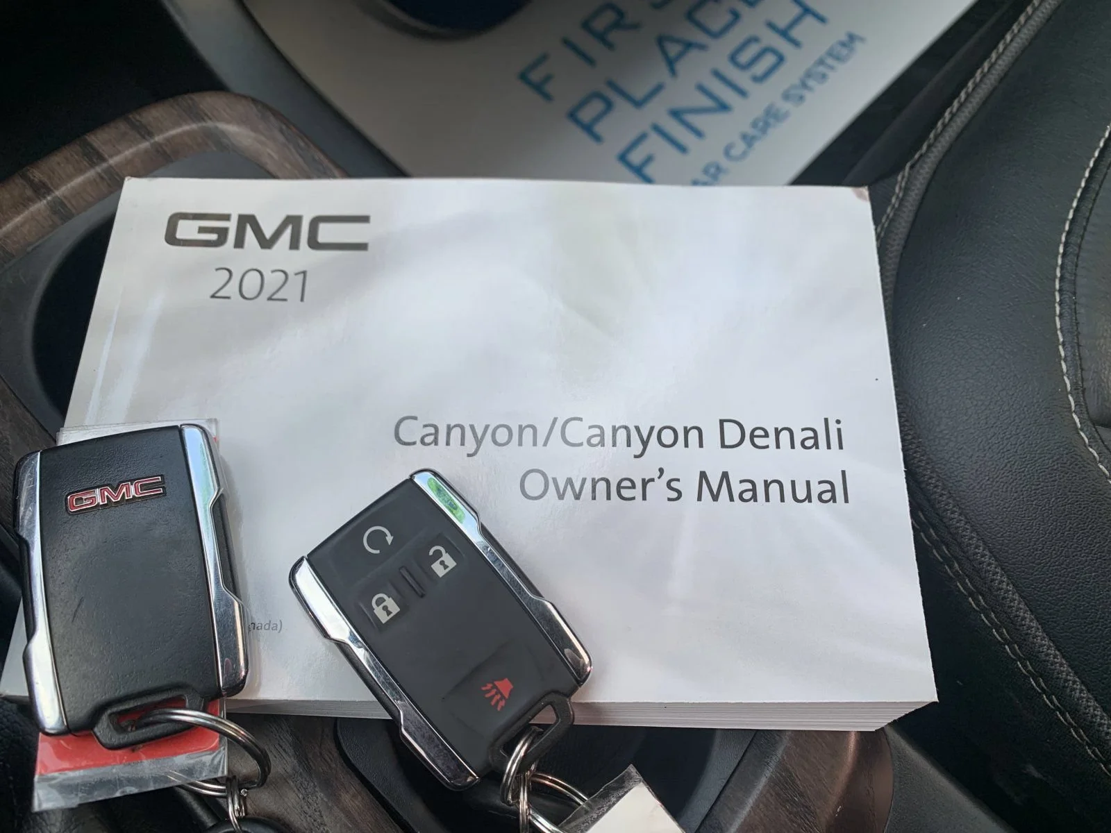 Used 2022 DYNAMIC BLUE METALLIC GMC 4WD Elevation image 9