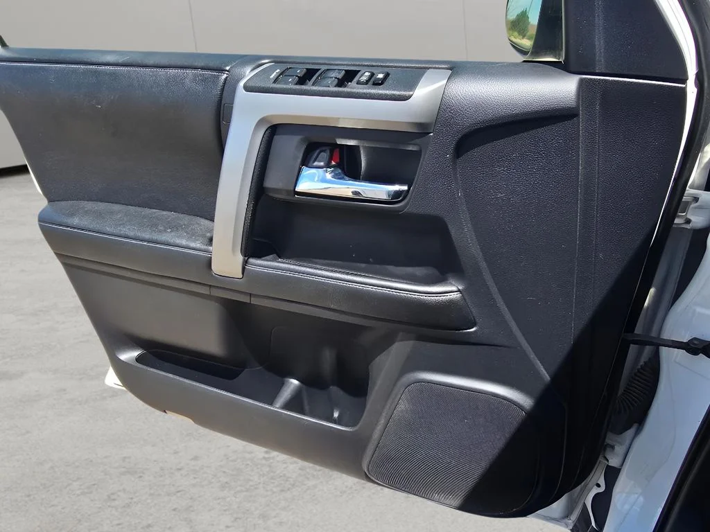 Used 2014 Super White Toyota SR5 image 22