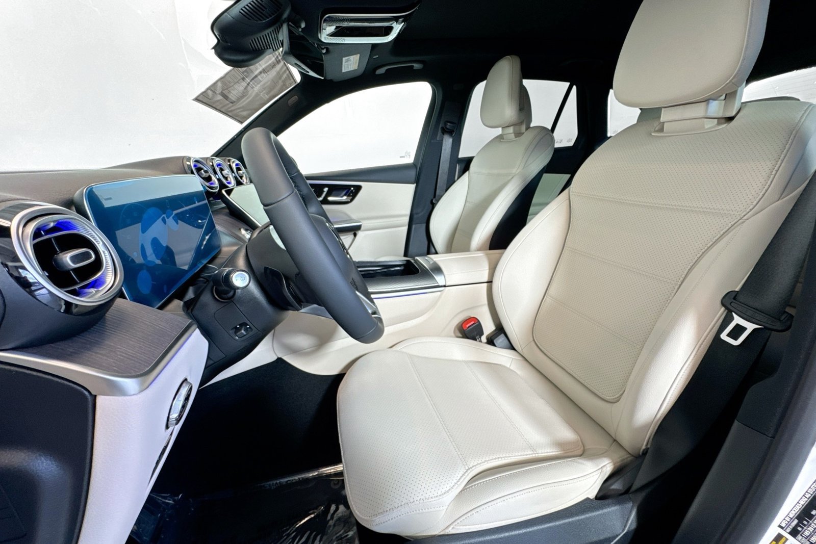 New 2026 Polar White Mercedes-Benz GLC 300 image 18