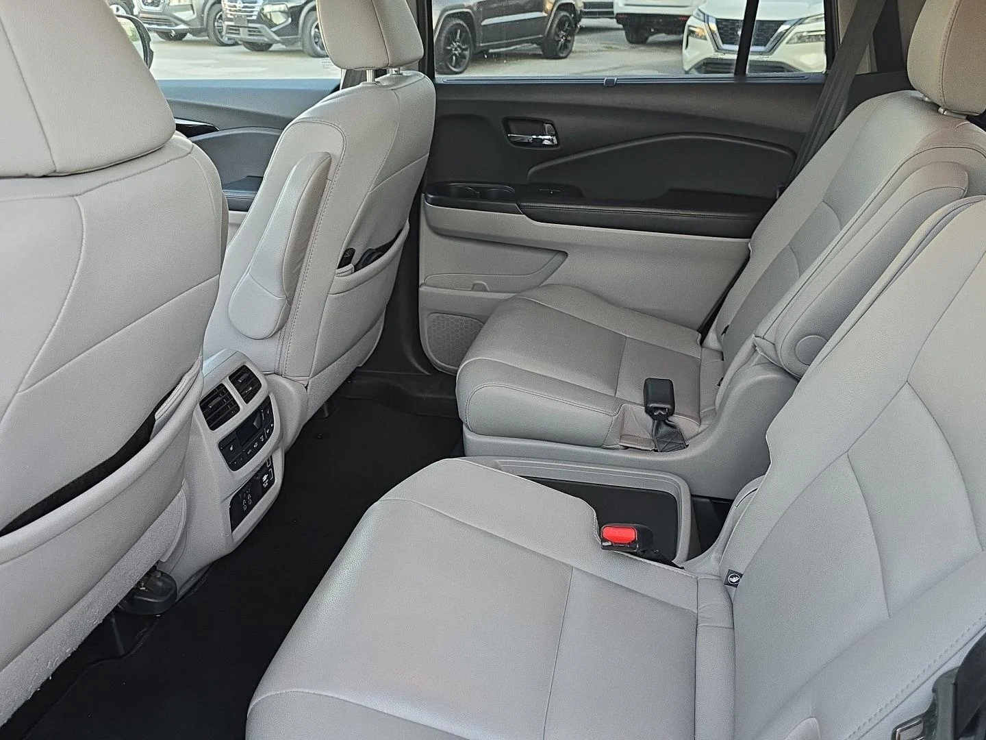 Used 2019 Crystal Black Pearl Honda Touring w/Rear Captain