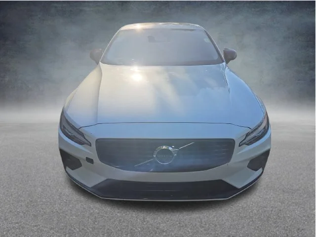 Used 2021 White Volvo T5 Momentum image 5