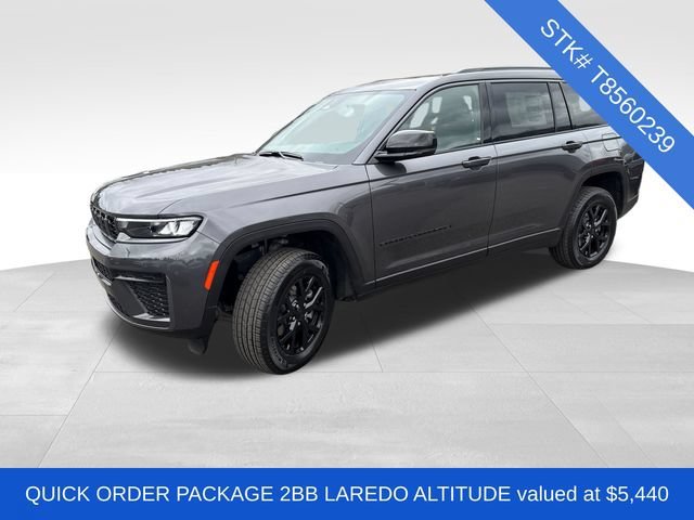 New 2026 Baltic Gray Metallic Clearcoat Jeep Laredo Altitude image 3