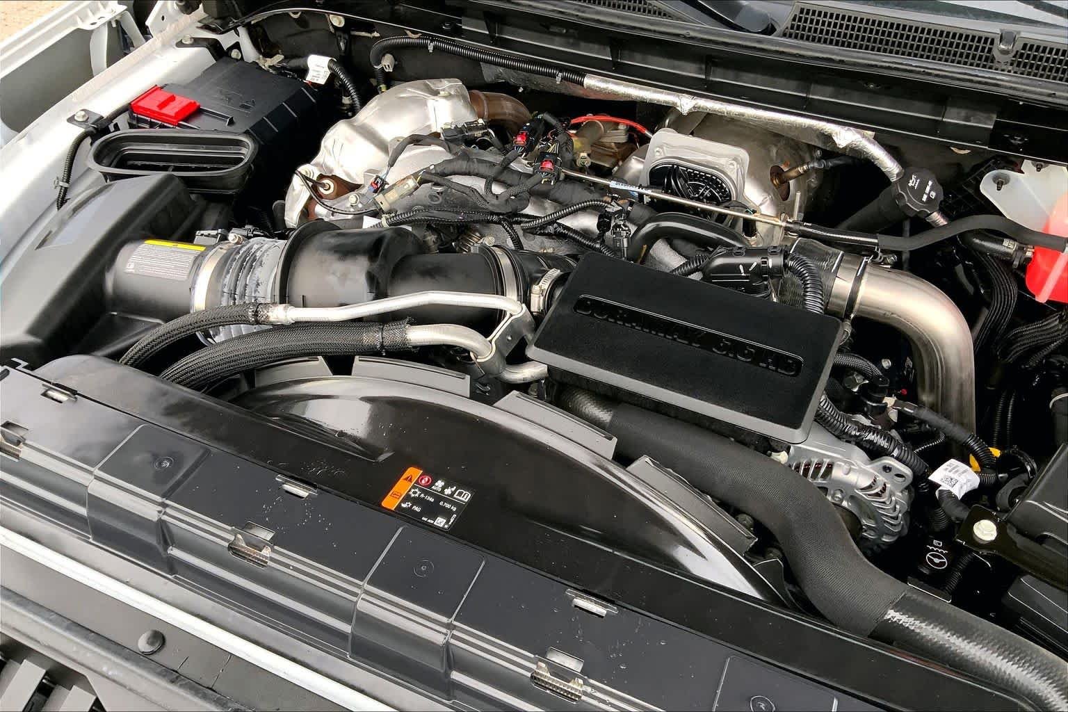 Used 2024 White Frost Tricoat GMC Denali Ultimate image 33