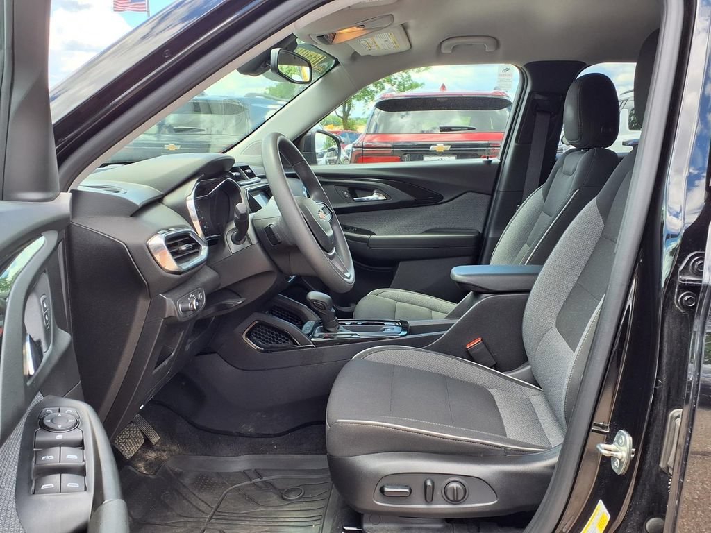 Used 2021 MOSAIC BLACK METALLIC Chevrolet LT image 20