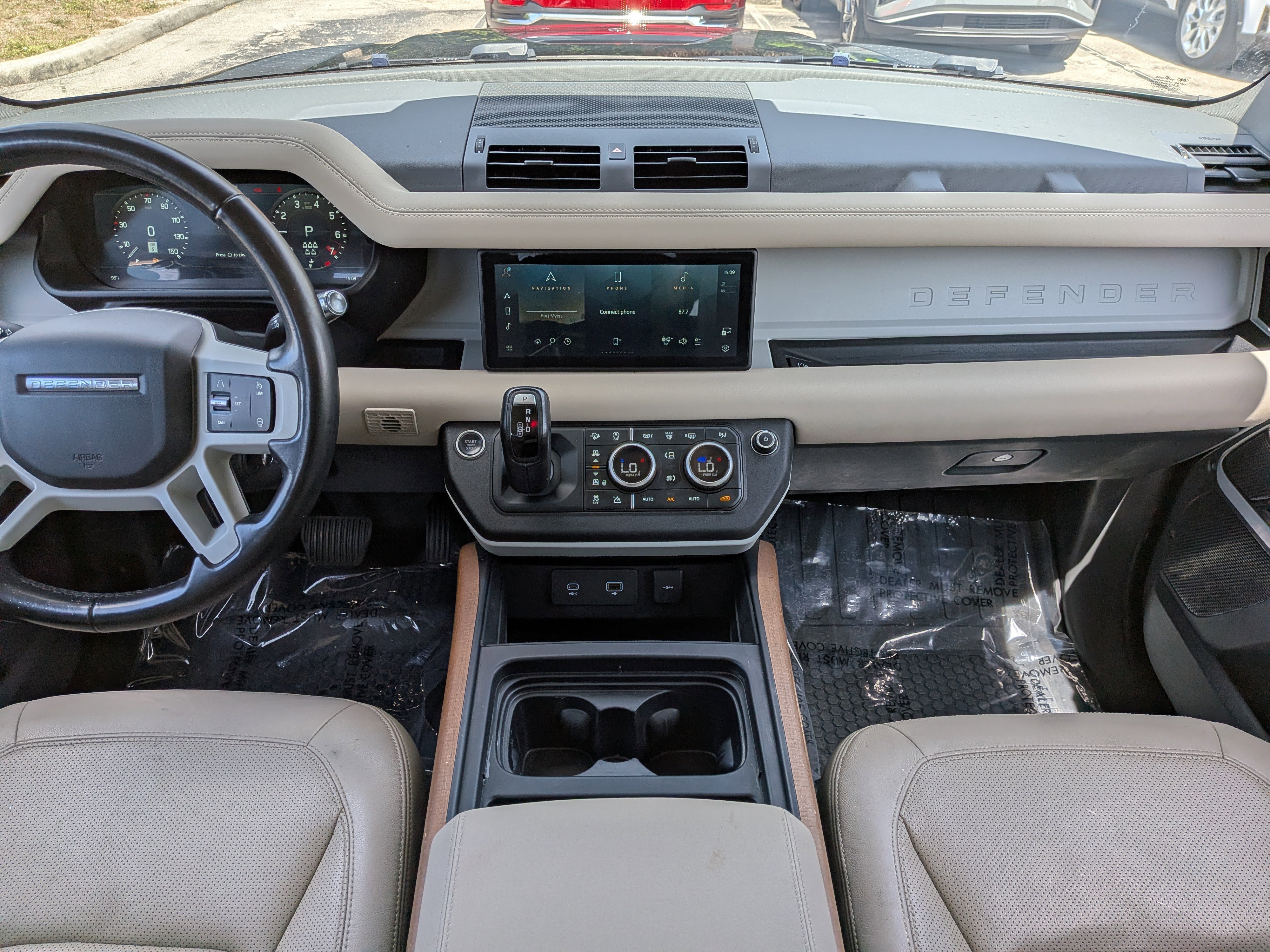 Used 2022 Santorini Black Metallic Land Rover SE image 16
