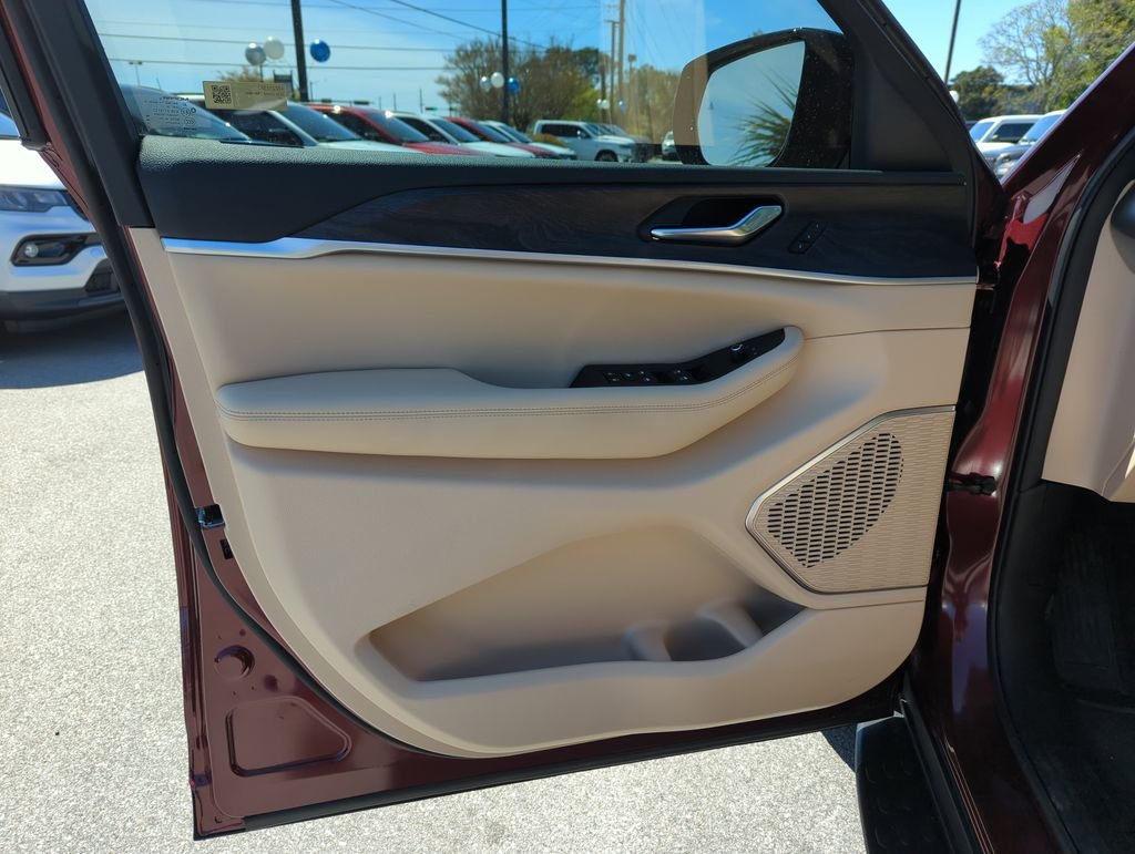 New 2026 Velvet Red Pearl-Coat Exterior Paint Jeep Limited image 18