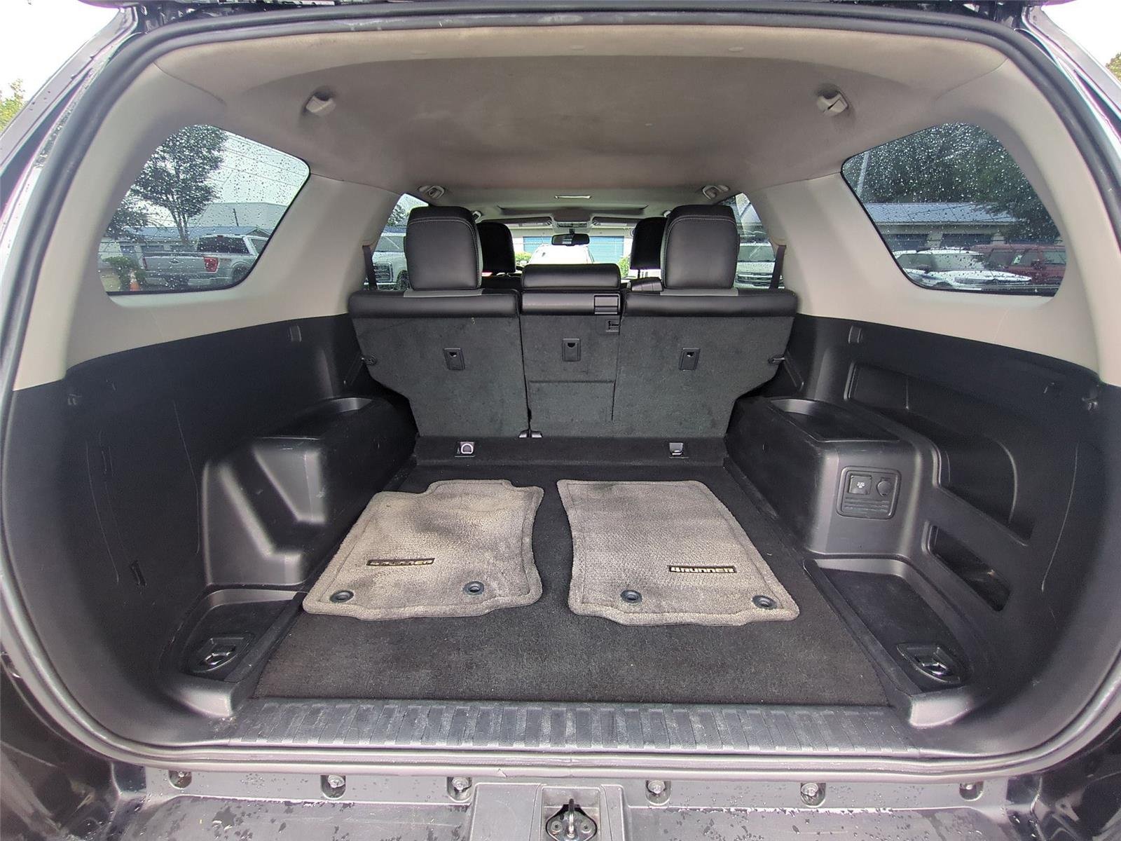 Used 2016 Midnight Black Metallic Toyota SR5 Premium image 35