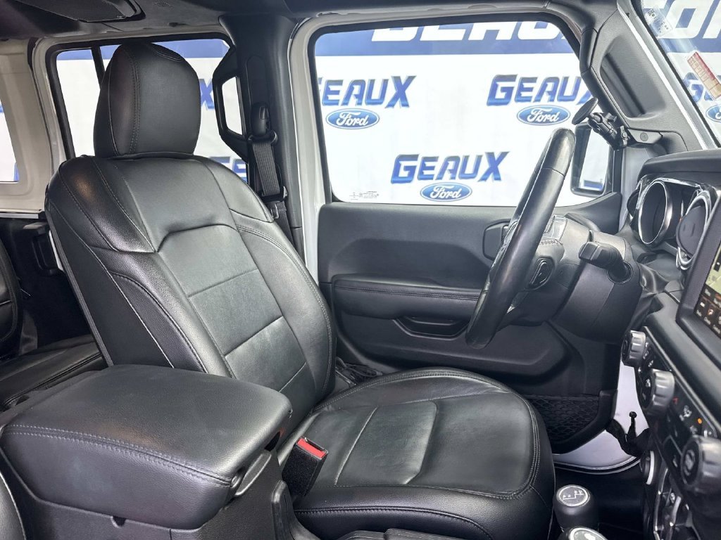 Used 2023 White Jeep Altitude image 25