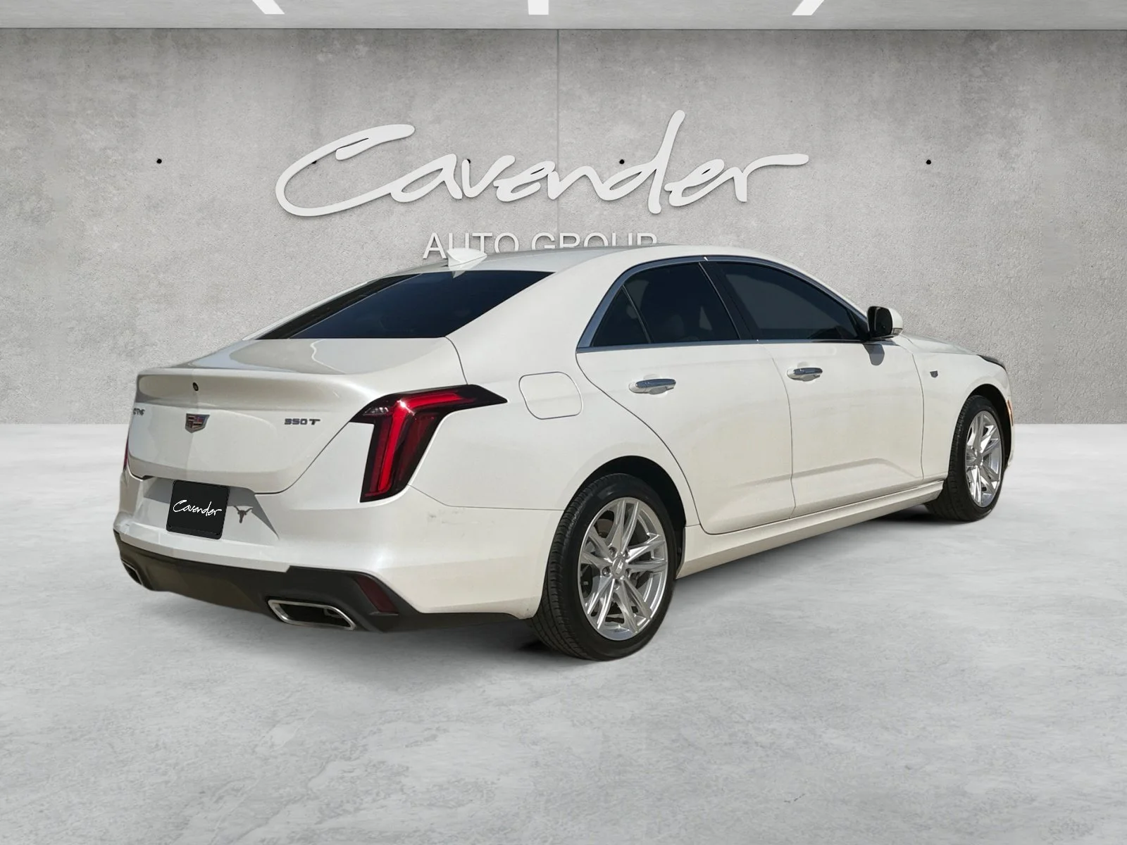 Used 2020 CRYSTAL WHITE TRICOAT Cadillac Luxury image 16