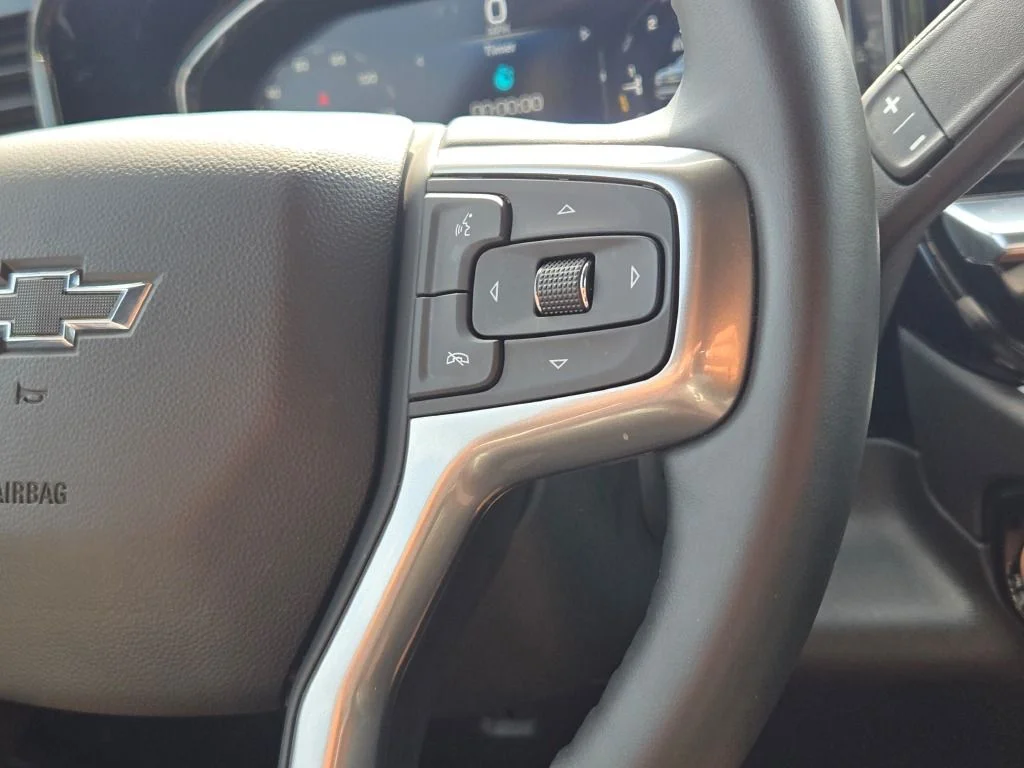 Used 2025 White Chevrolet RST image 29