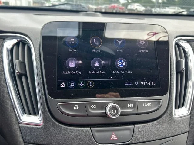 Used 2019 SUMMIT WHITE Chevrolet LT image 9