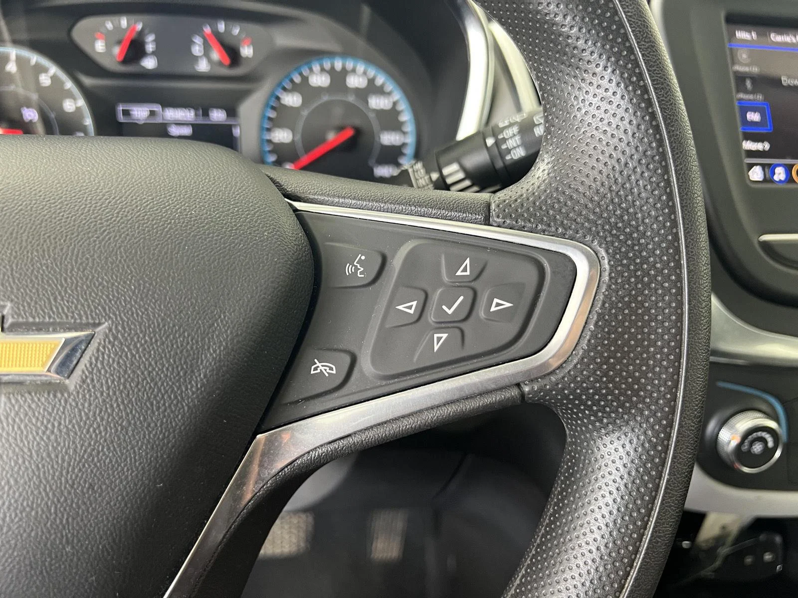 Used 2022 Summit White Chevrolet LS image 10