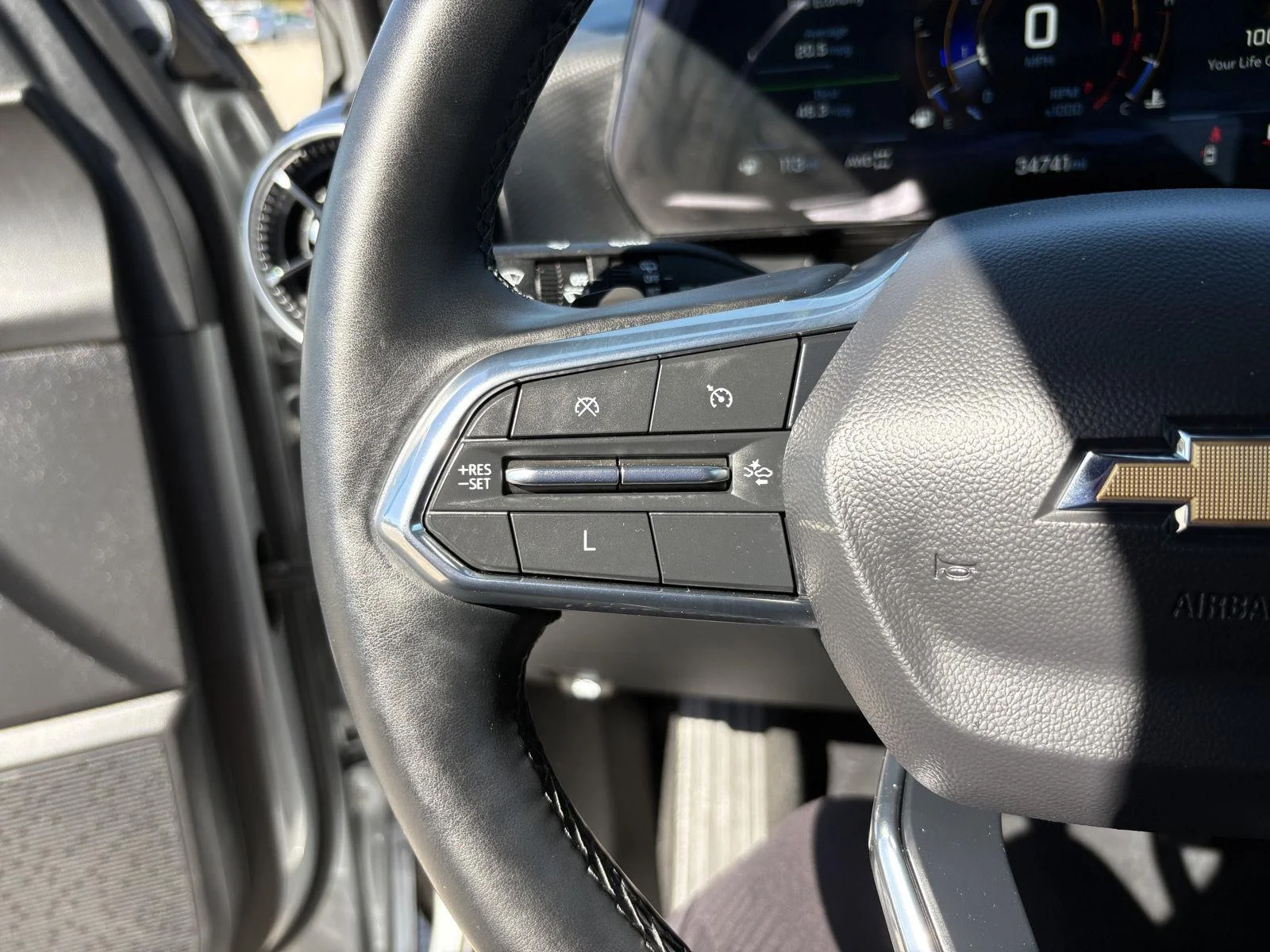 Used 2025 Sterling Gray Metallic Chevrolet AWD LT image 32