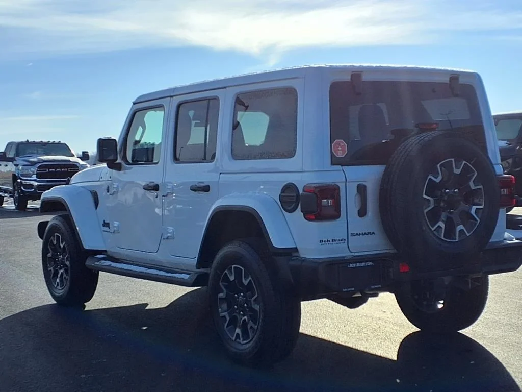 New 2025 Bright White Clear-Coat Exterior Paint Jeep Sahara image 12