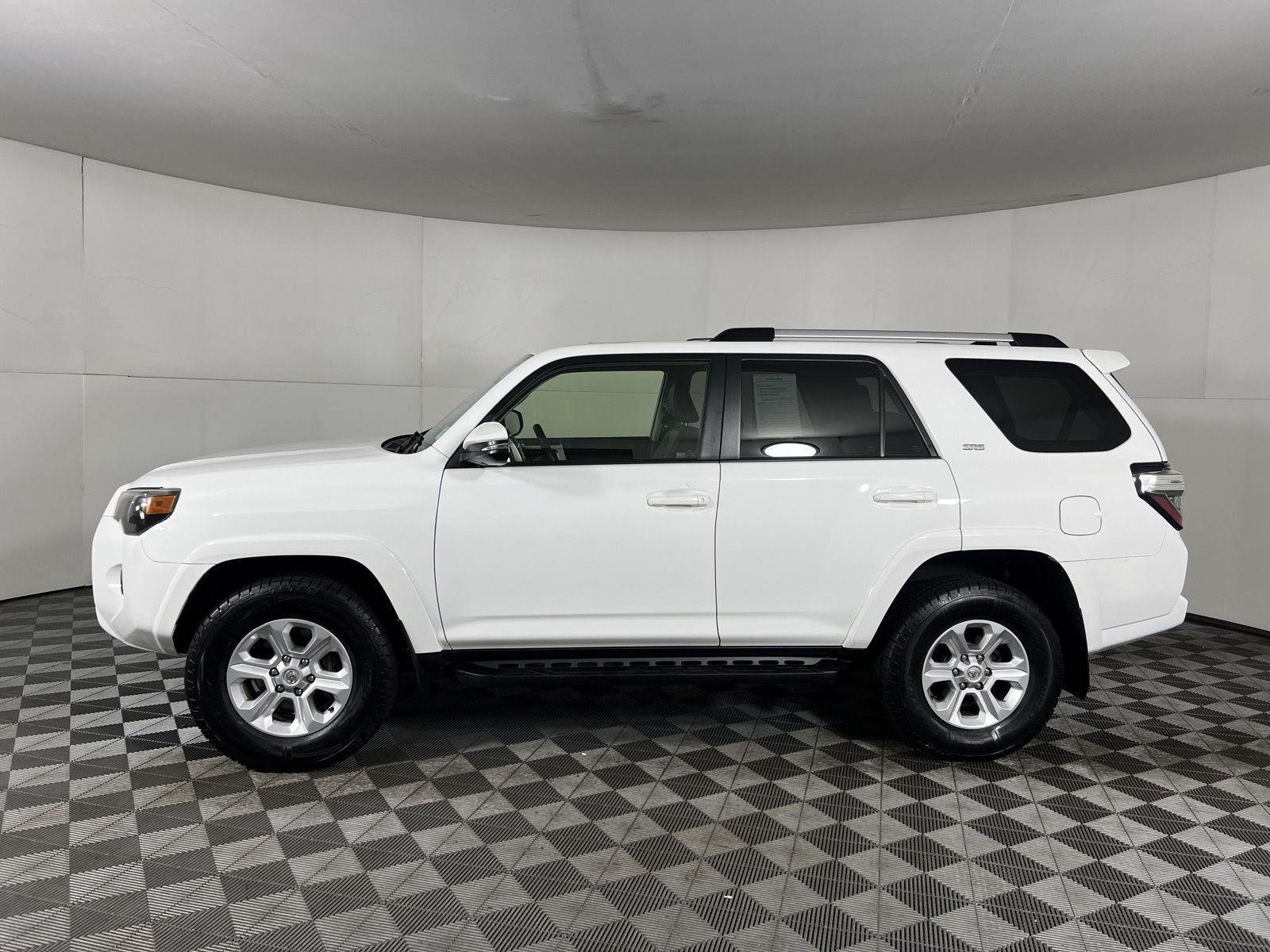 Used 2022 White Toyota SR5 Premium image 5