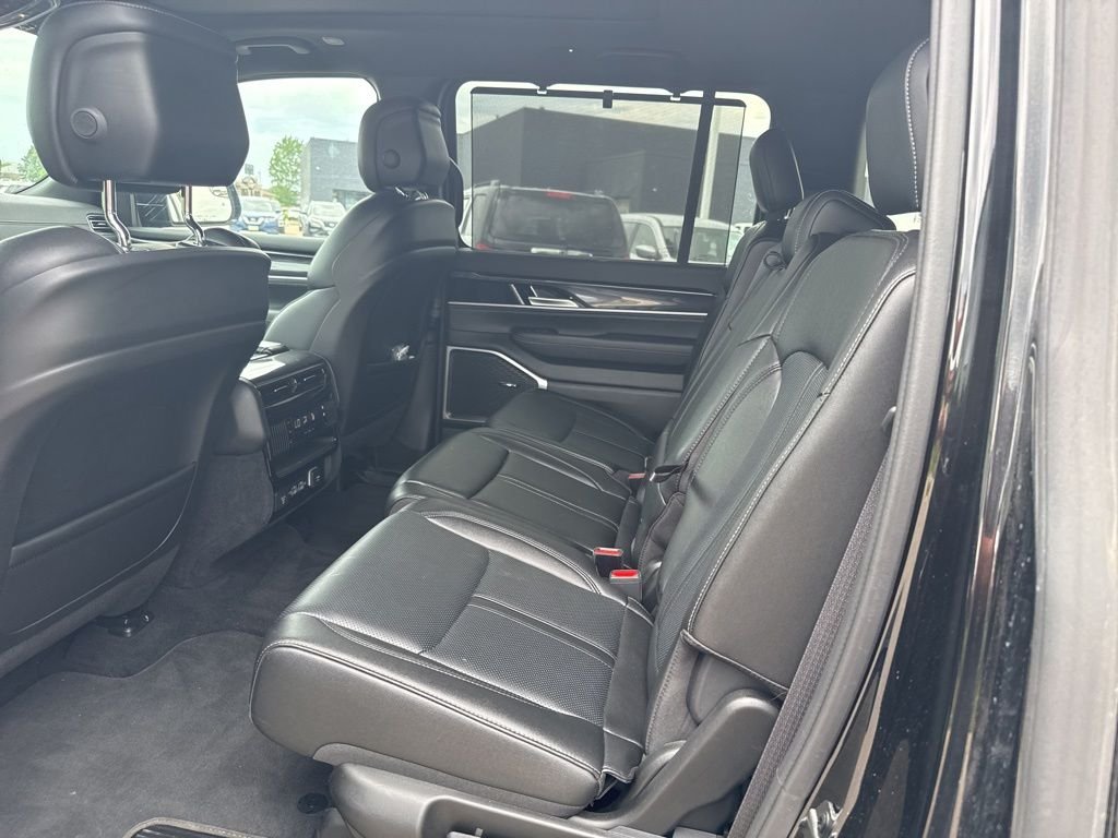 Used 2024 Black Jeep Base image 11