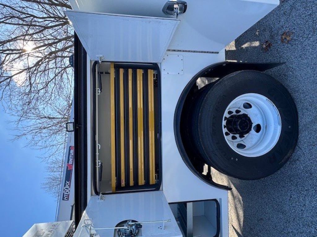 New 2025 Oxford White Ford Base image 19