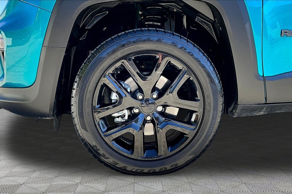 Used 2022 Teal Jeep Altitude image 31
