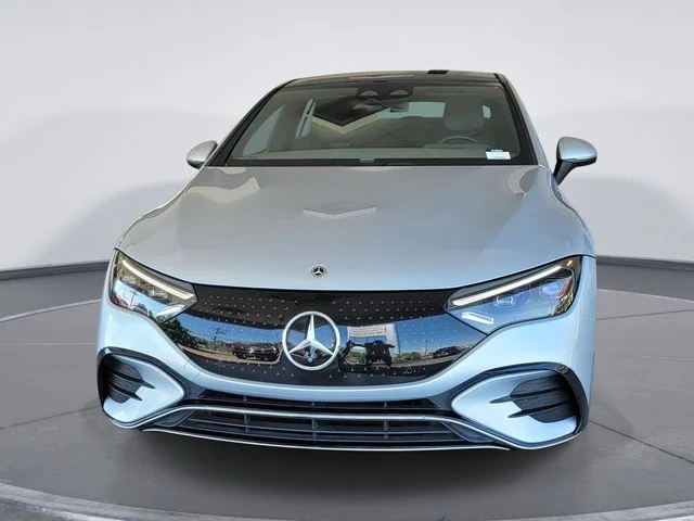 Used 2023 Silver Mercedes-Benz 500 Sedan image 3