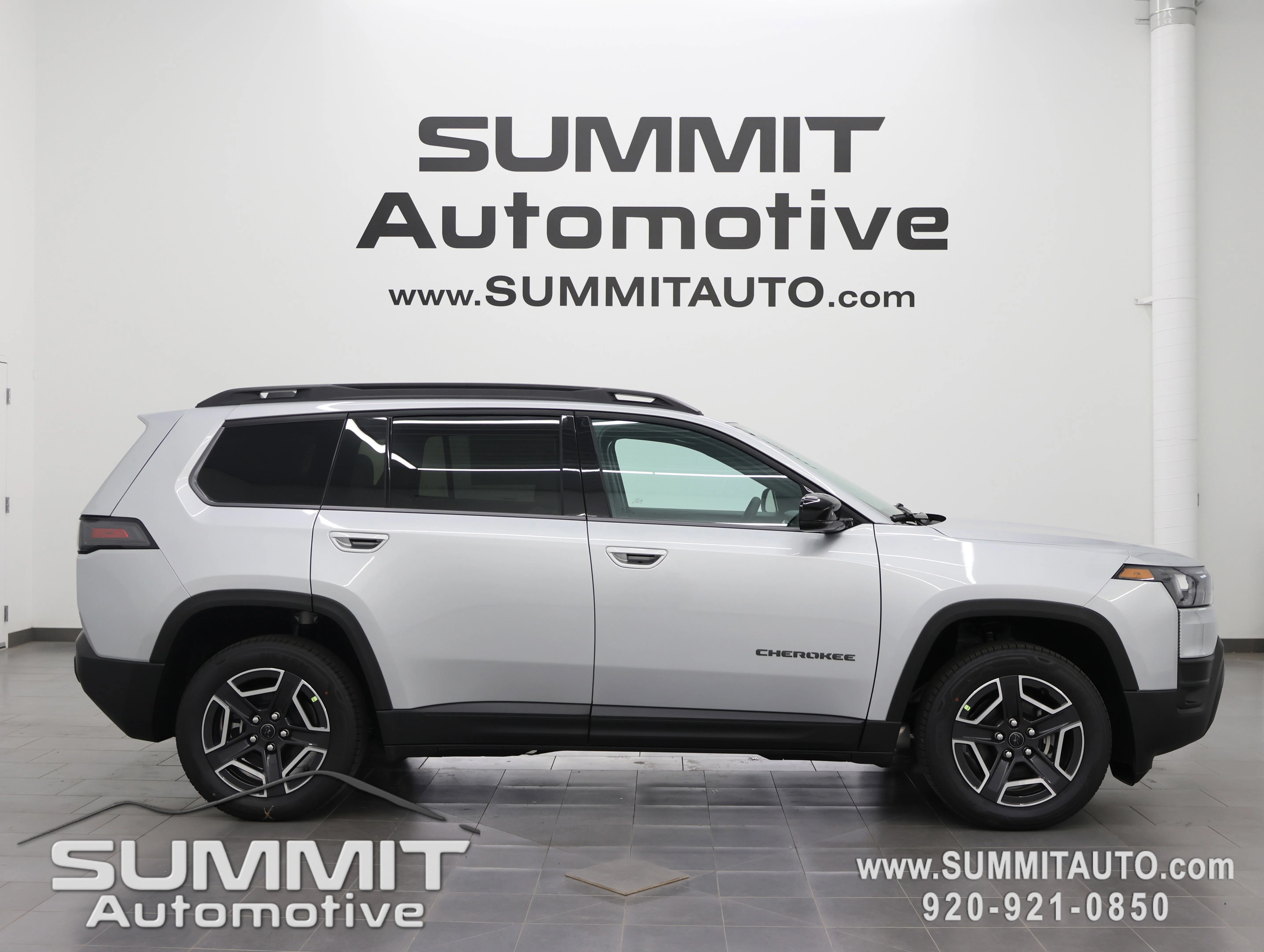 New 2026 Silver Zynith Clear-Coat Exterior Paint Jeep Limited image 1