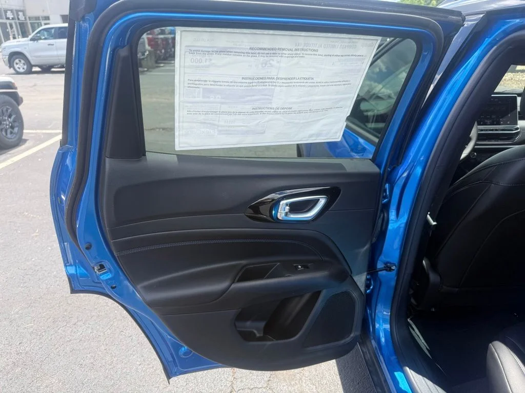 New 2026 Hydro Blue Pearl-Coat Exterior Paint Jeep Limited image 28