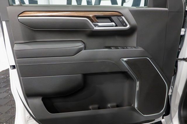 New 2026 Summit White Chevrolet LT (2FL) image 12