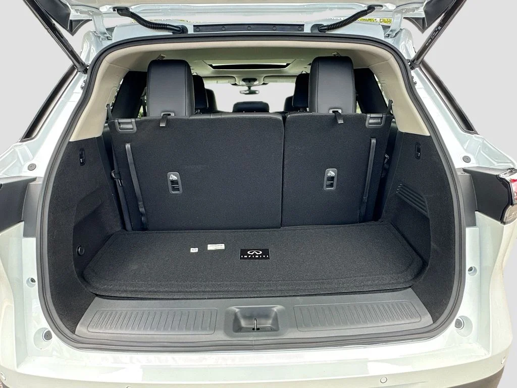 New 2027 RADIANT WHITE INFINITI Luxe FWD image 28