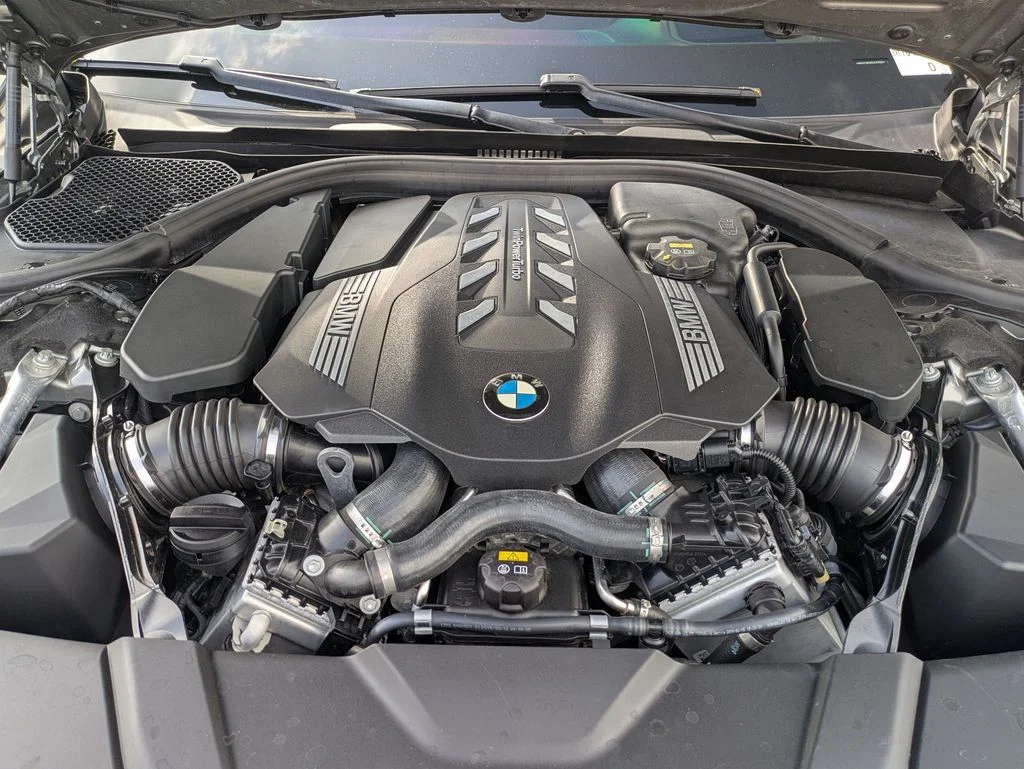 Used 2020 Gray BMW 750i xDrive image 10