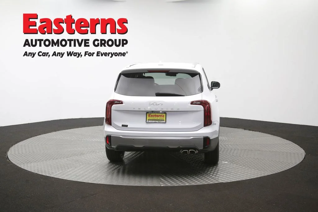 Used 2025 White Kia S image 40