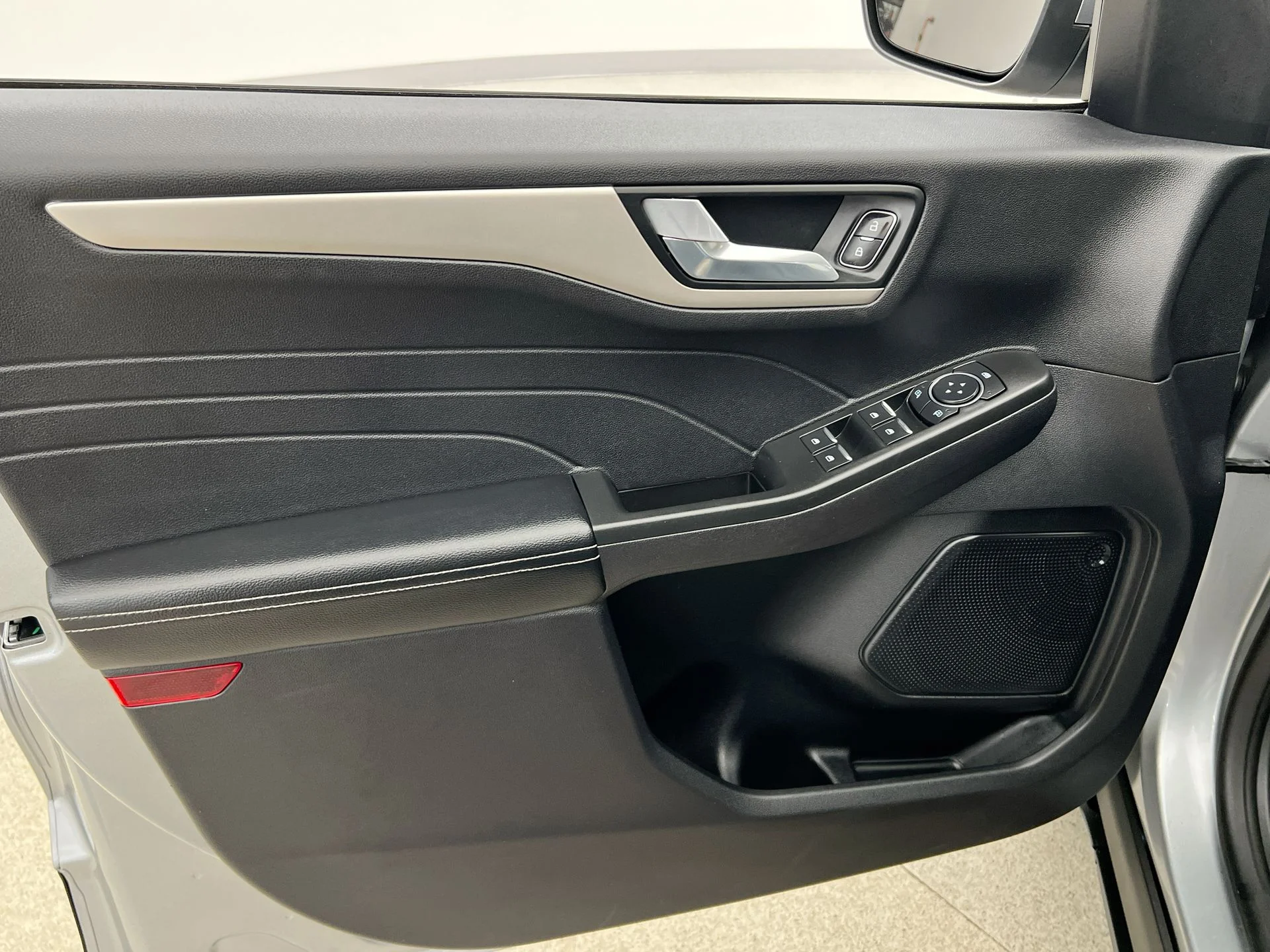 Used 2022 Silver Ford SEL image 21