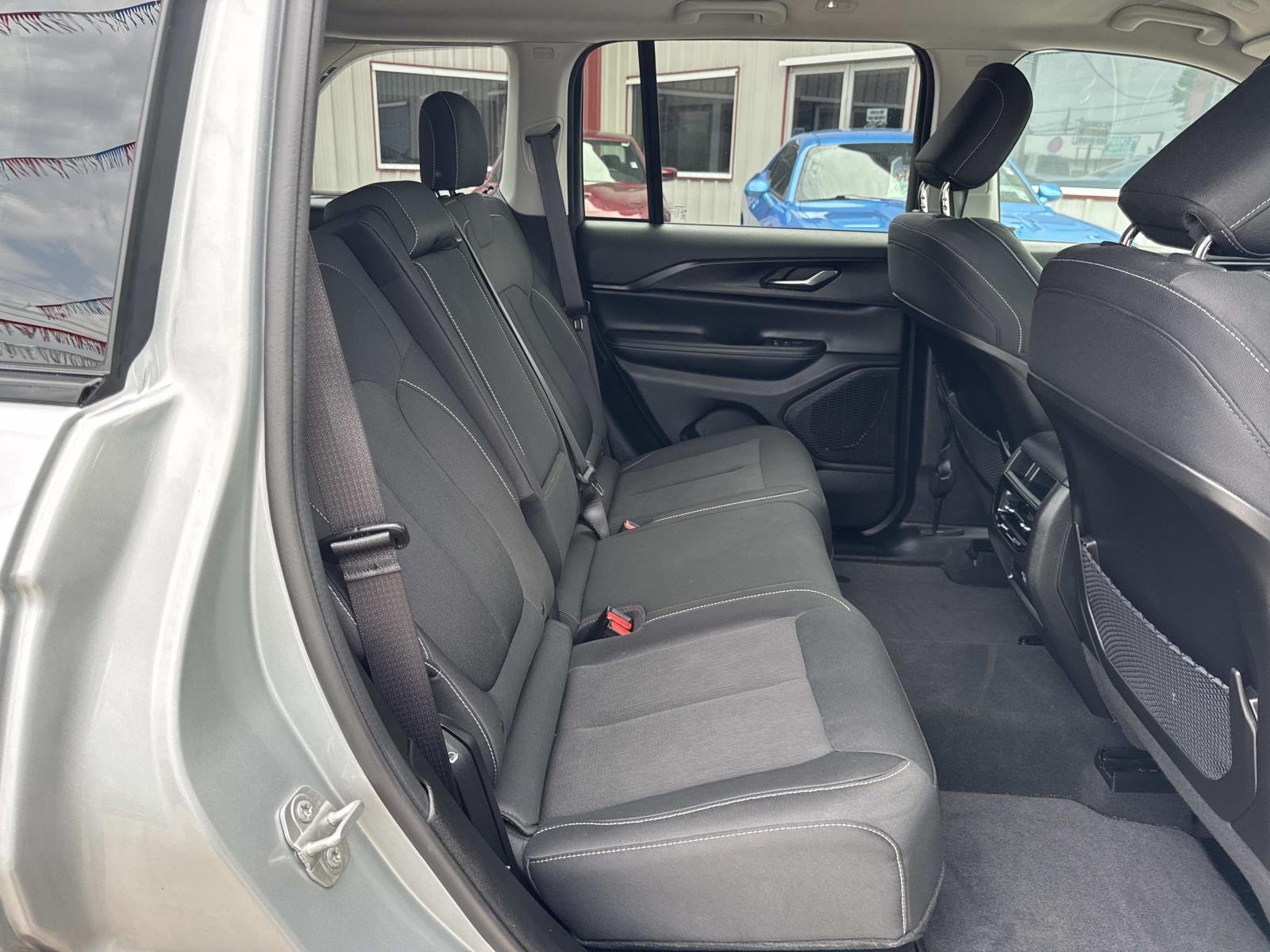 Used 2024 Silver Zynith Jeep Laredo image 9