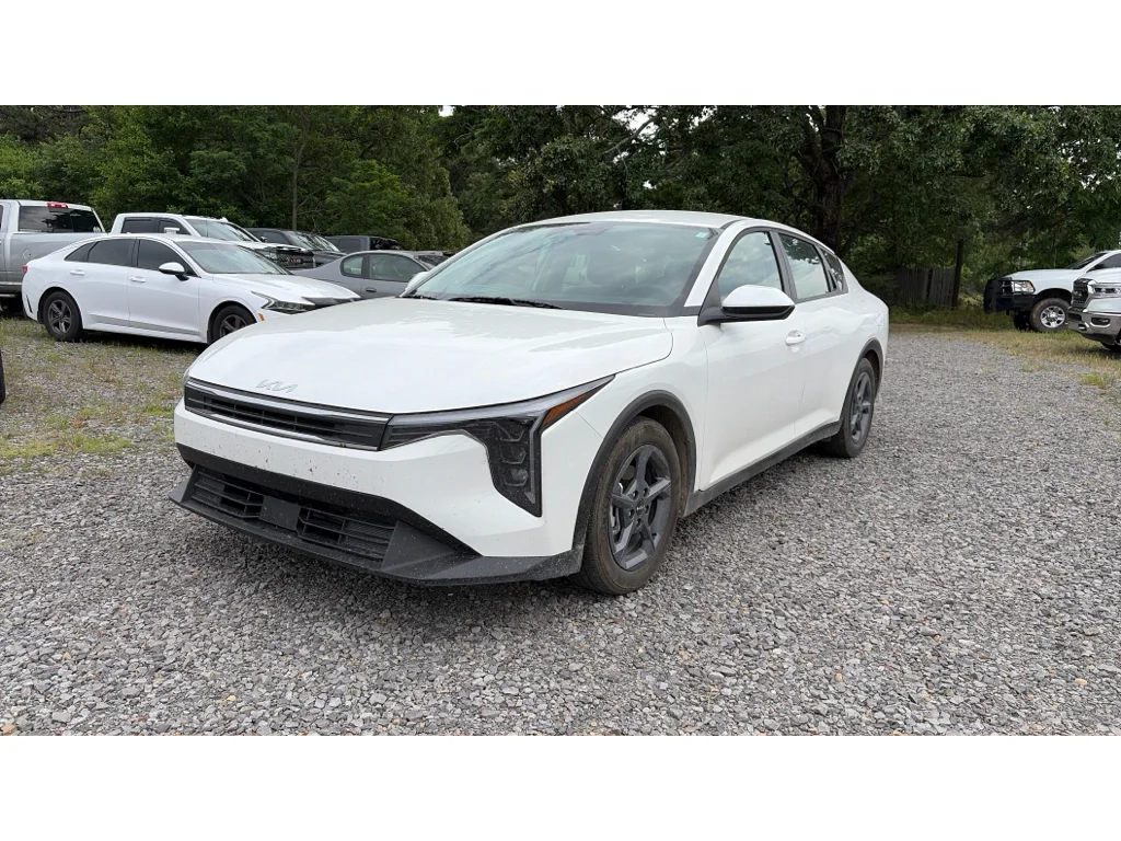 2025 Kia K4 LXS AT's photo