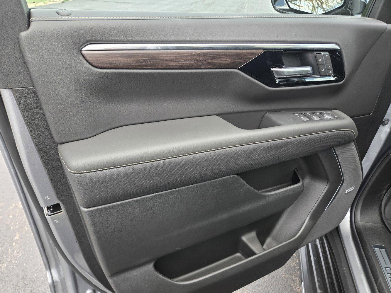 2026 Chevrolet Suburban Premier - Photo 26