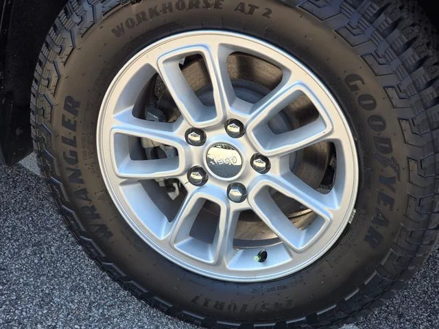 Used 2020 Gray Jeep Laredo E image 10