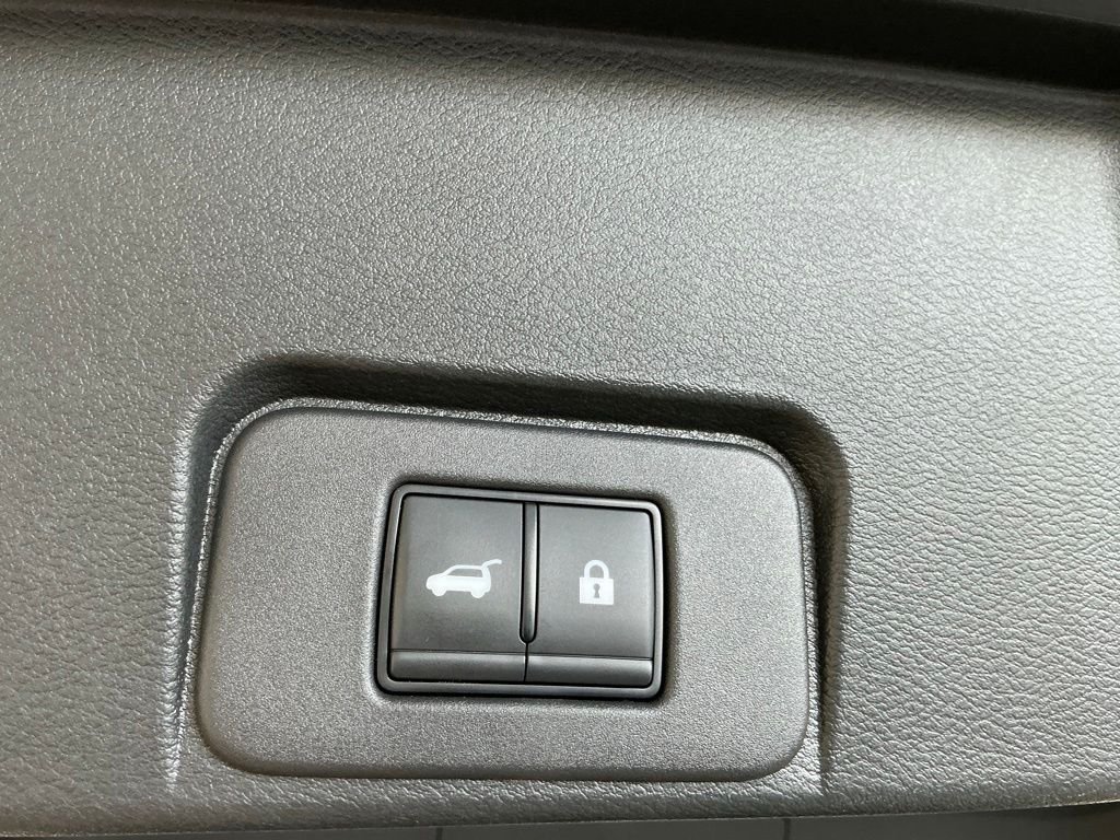 Used 2023 Gold Nissan Platinum image 23