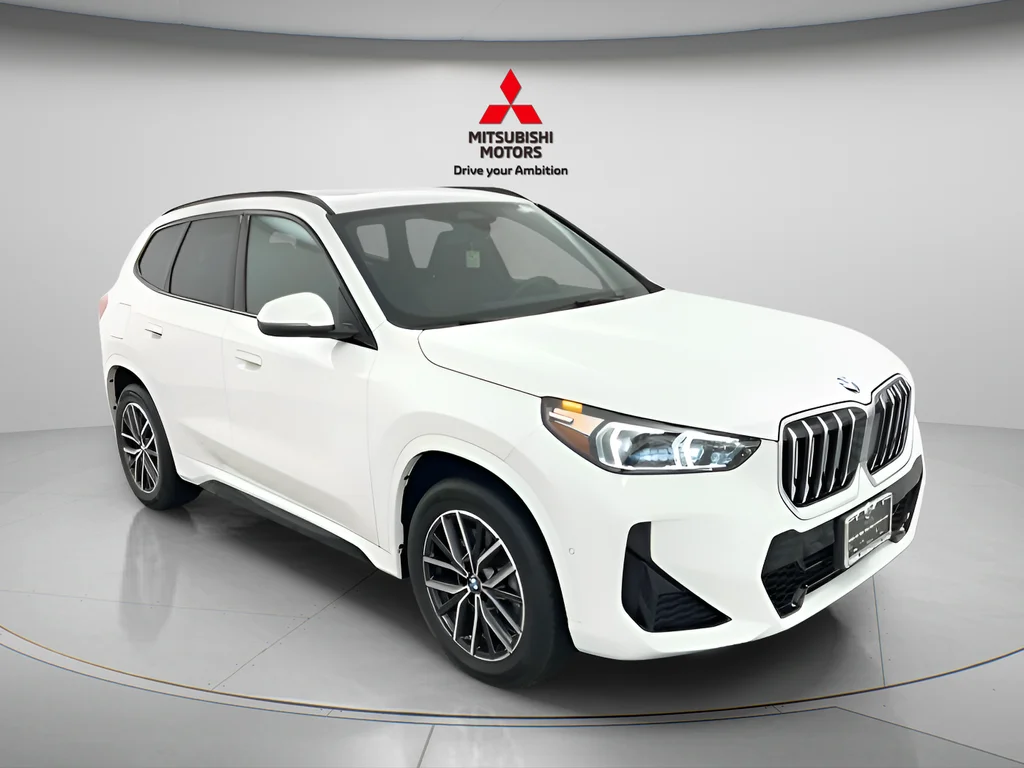 Used 2025 Alpine White BMW xDrive28i image 3