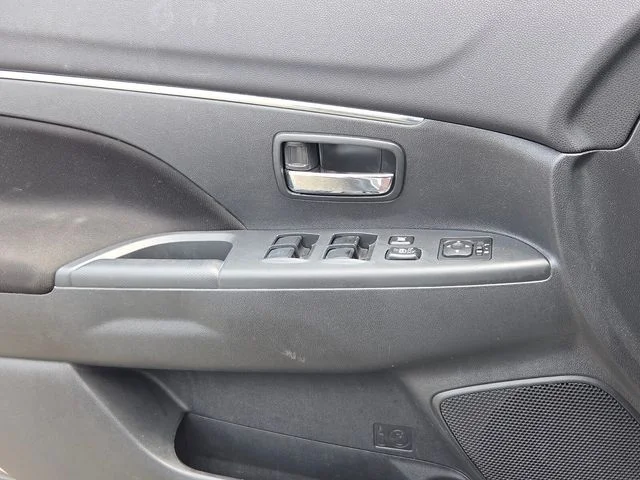 Used 2021  Mitsubishi 2.0 ES image 26